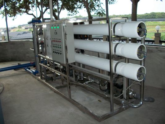 équipement industriel de traitement de l'eau d'osmose d'inversion 380Volt pour la circulation de l'eau de Rwa